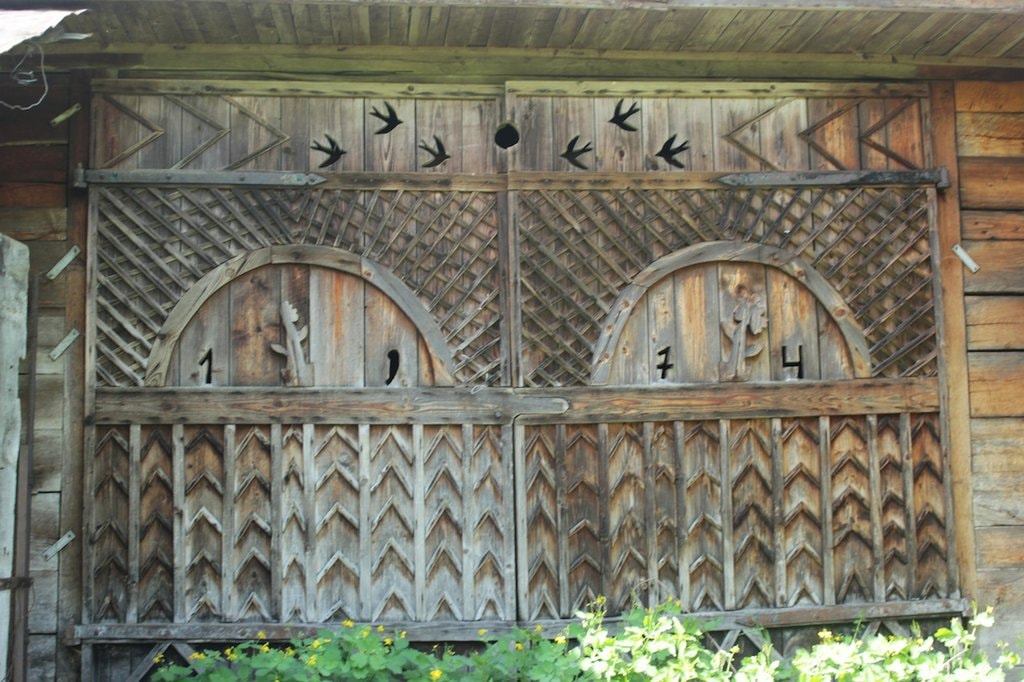 La timpuri noi, tot case vechi