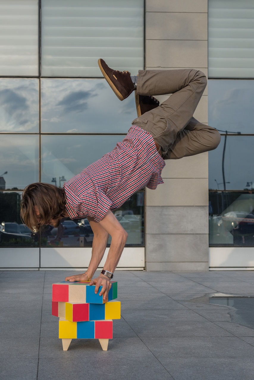 Designerii români lansează colecții noi la 