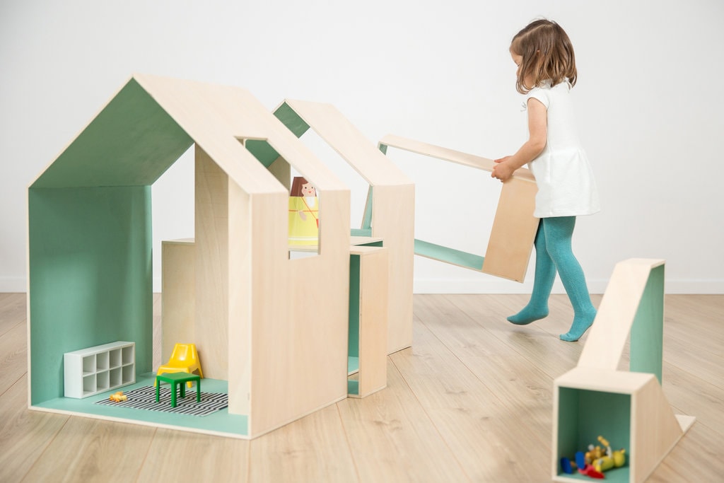 Designerii români lansează colecții noi la 