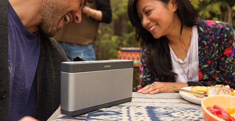 Bose SoundLink Bluetooth III – tu, cei dragi şi muzica preferată. Oriunde şi oricând