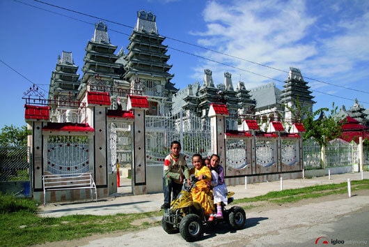 Living. Frontiere ale arhitecturii