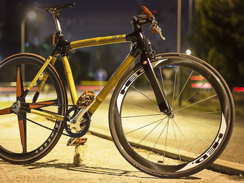 Cu bicicleta prin oraş / Cadrul din bambus