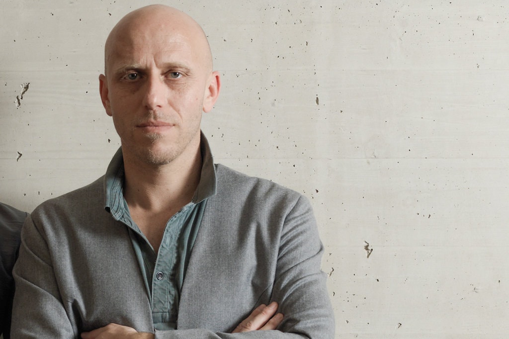 Arhitectul Martin Lesjak prezintă „Public building of the year”, în aprilie, la Bucureşti