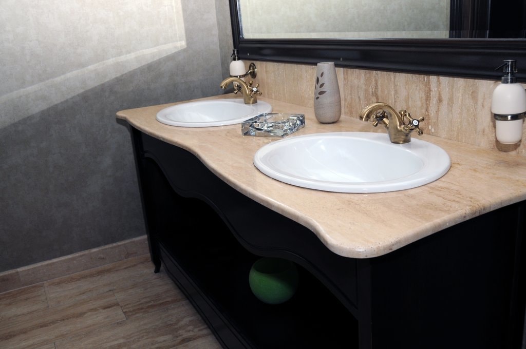 Piatră naturală Algabeth pentru băi cu personalitate. Construiește pe www.hailacasa.ro