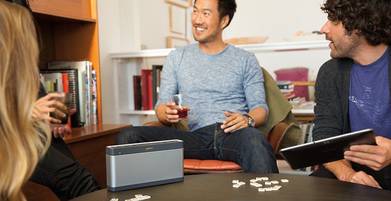 Bose SoundLink Bluetooth III – tu, cei dragi şi muzica preferată. Oriunde şi oricând