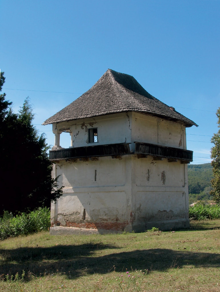 Povesti cu case fortificate