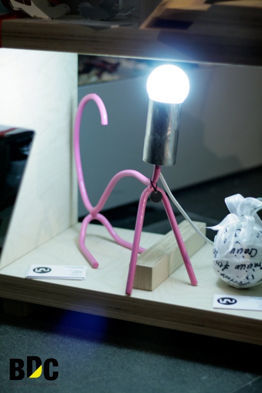 UniCredit Tiriac Bank inaugureaza Bradul – concept de Craciun al designerilor romani de obiect