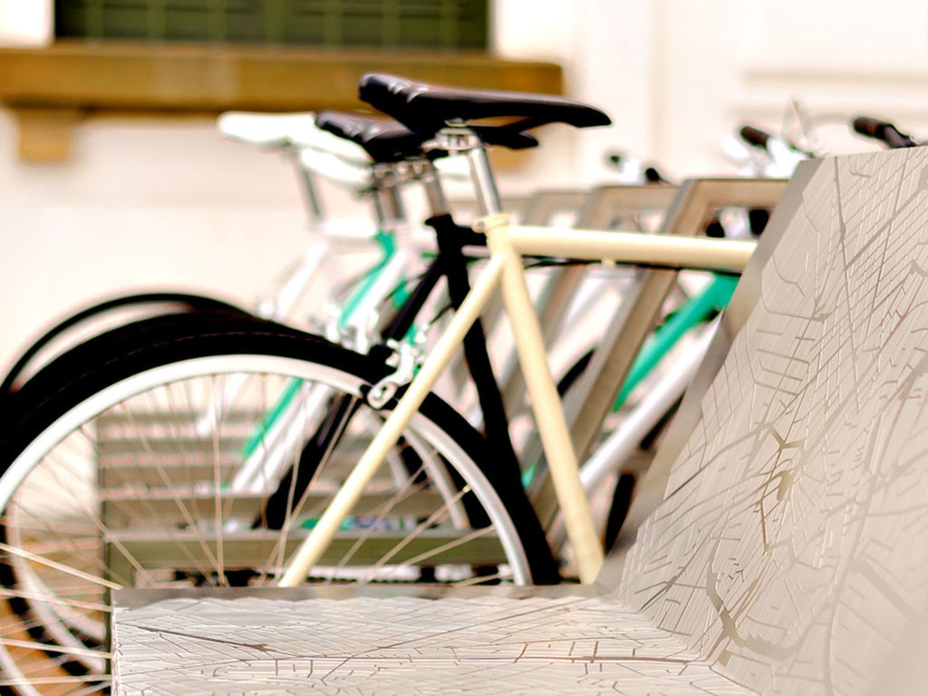 Cu bicicleta prin oraş. Parcări cu stil