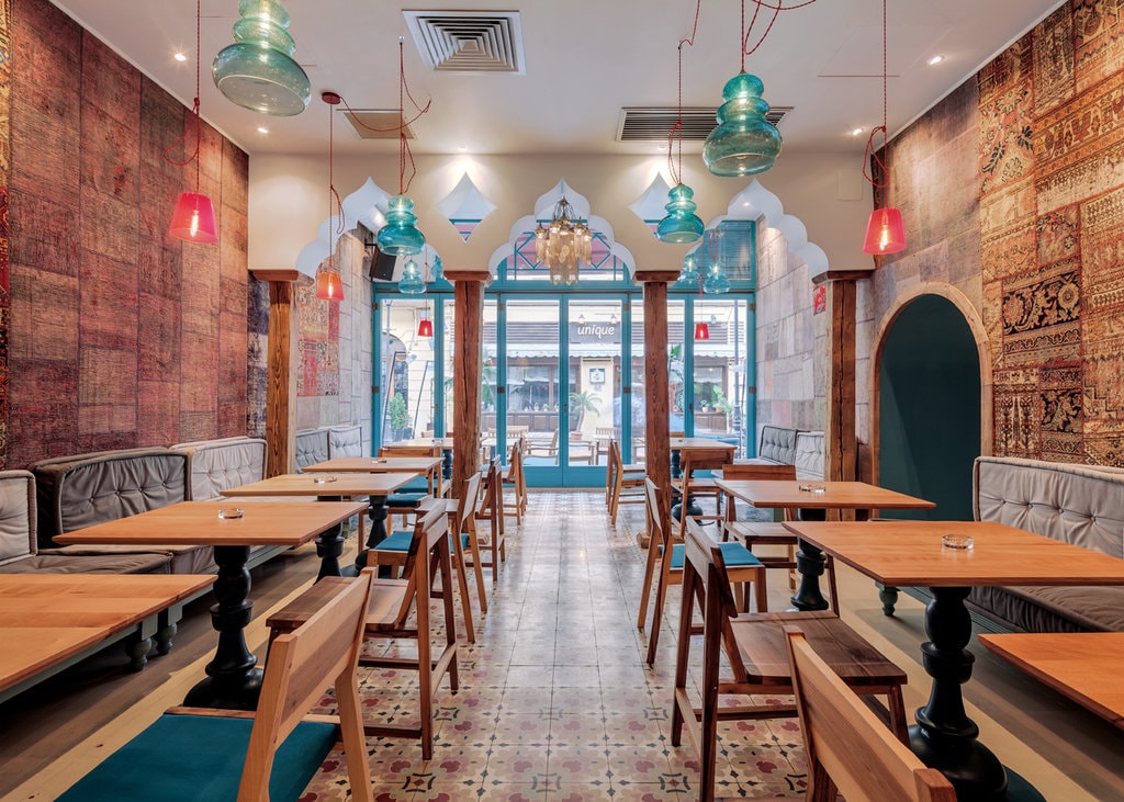 La Divan, într-un bazar al simţurilor