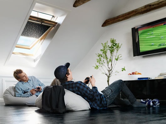 Velux lansează fereastra de mansardă cu motor solar