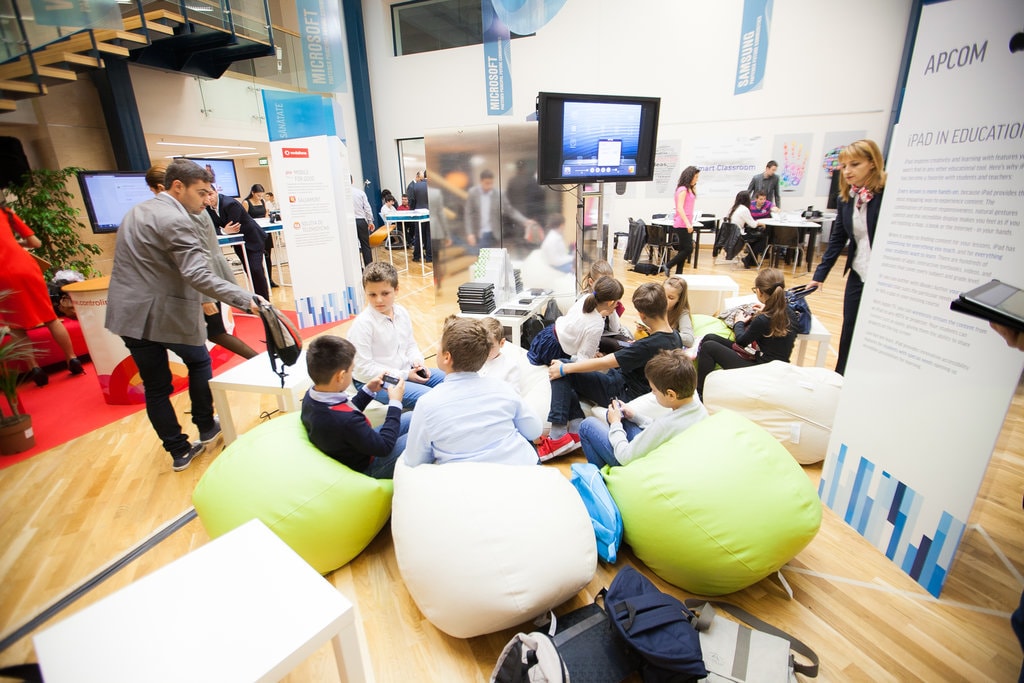 Un altfel de târg de Inovaţie, tehnologie şi culoare la Biblioteca Naţională a României