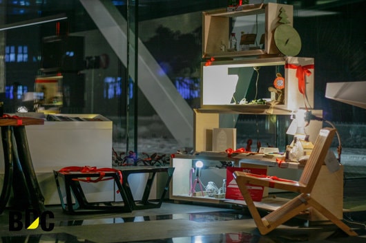 UniCredit Tiriac Bank inaugureaza Bradul – concept de Craciun al designerilor romani de obiect