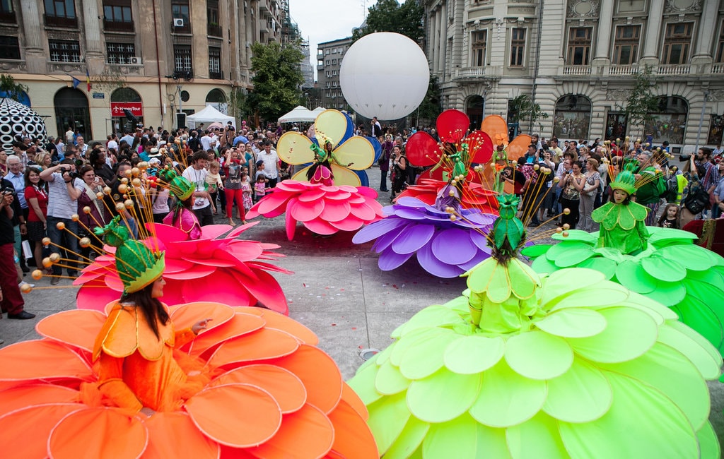 Teatrul invadează străzile Bucureștiului: B-FIT in the Street