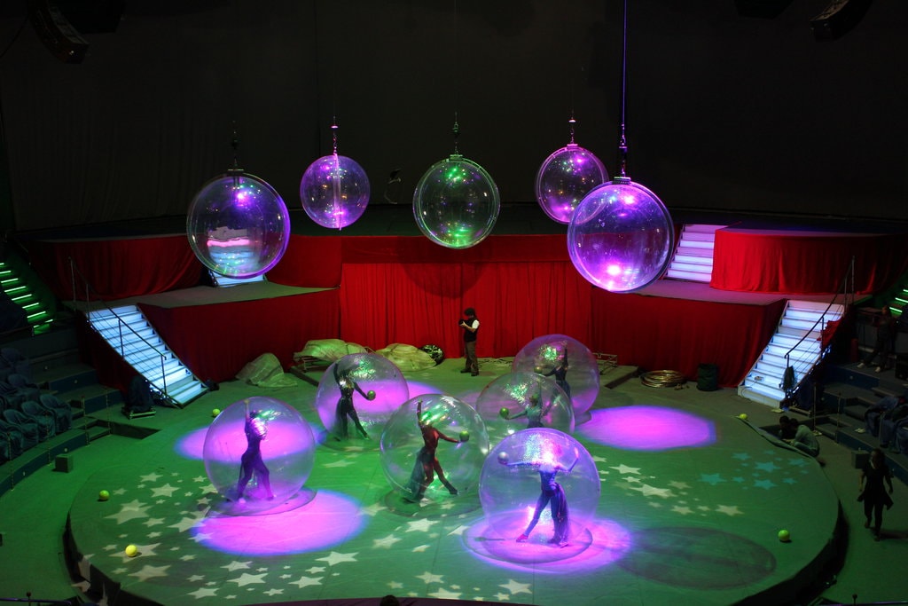 Meserii ascunse în culise de spectacol  - în variantă digitală, pentru copii