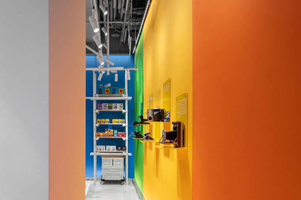 O poveste vizuală într-un instantaneu. Polaroid Pop-up Store, Chengdu, China