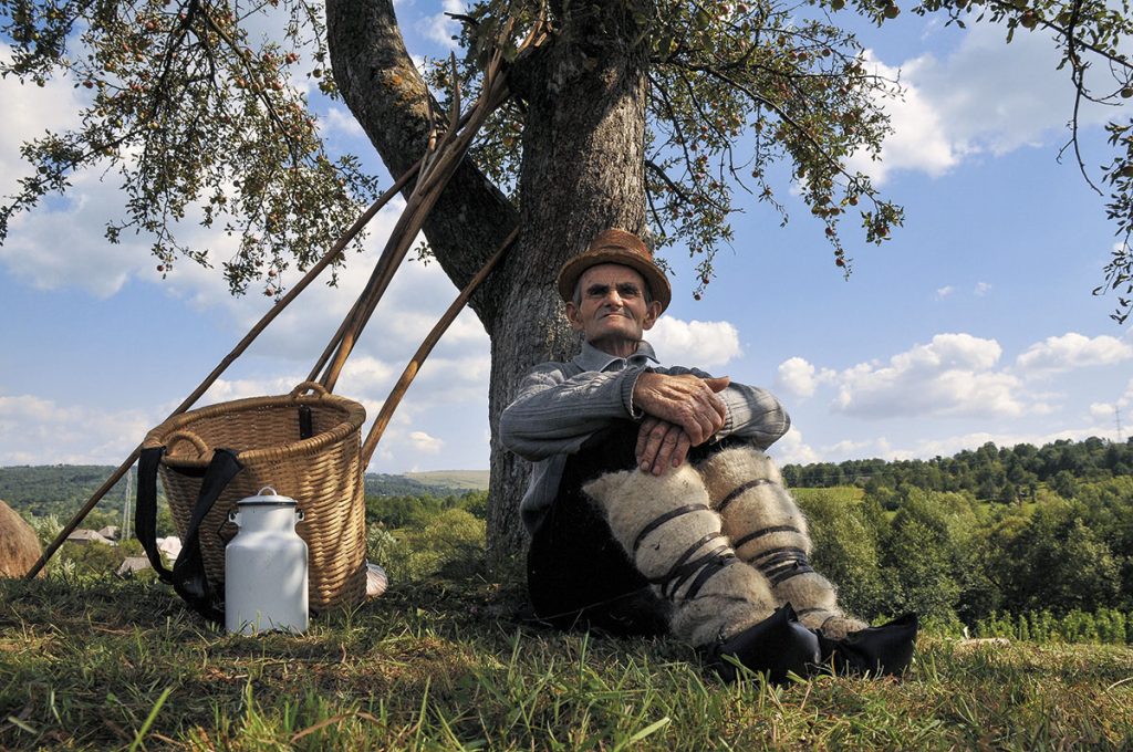 Corina Isabella Csiszár: „Astăzi omul privește în mod profan lumea. Nu mai există acel sacru care a condiționat lumea atâtea și atâtea secole”