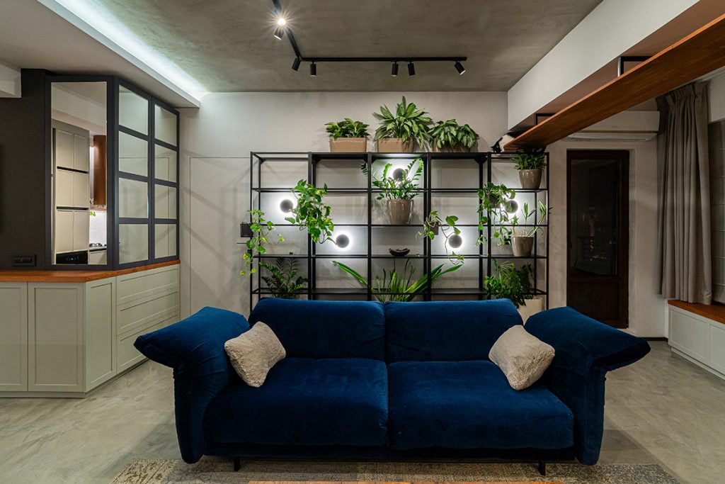 Un moment de liniște în nuanțe de gri