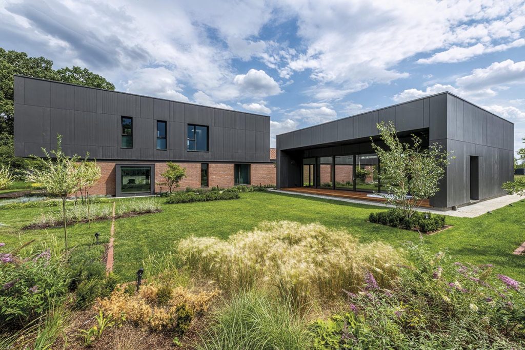 Casa VU: volume în dialog la Dumbrava Vlăsiei