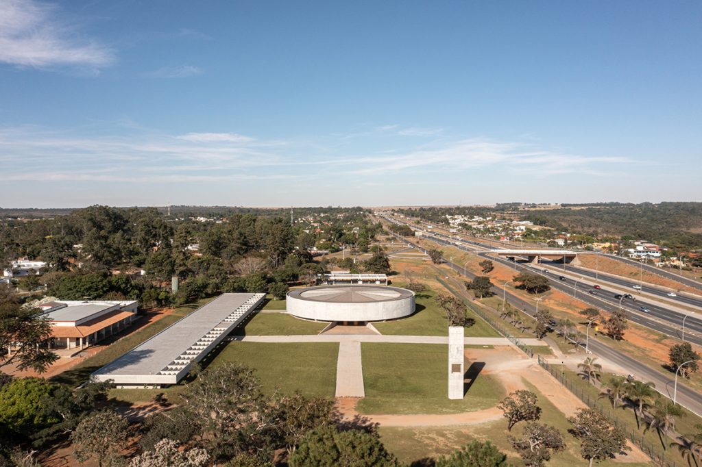 Modernism, spiritualitate și peisaj. Sagrada Familia, Brasília