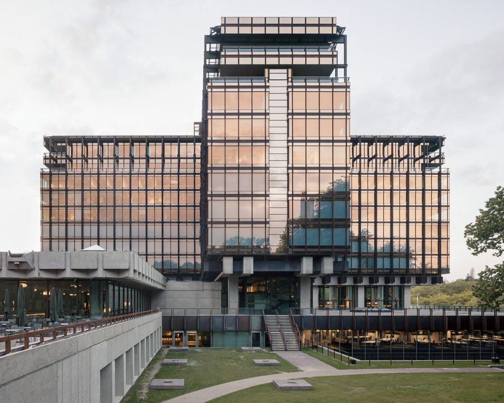 Funcționalism de anii ’60 refuncționalizat. Royale Belge