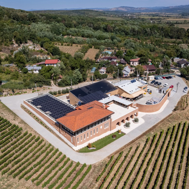 Performanță la standarde UE: Pardoseli Glamour Floors pentru Crama „Via Domnului”