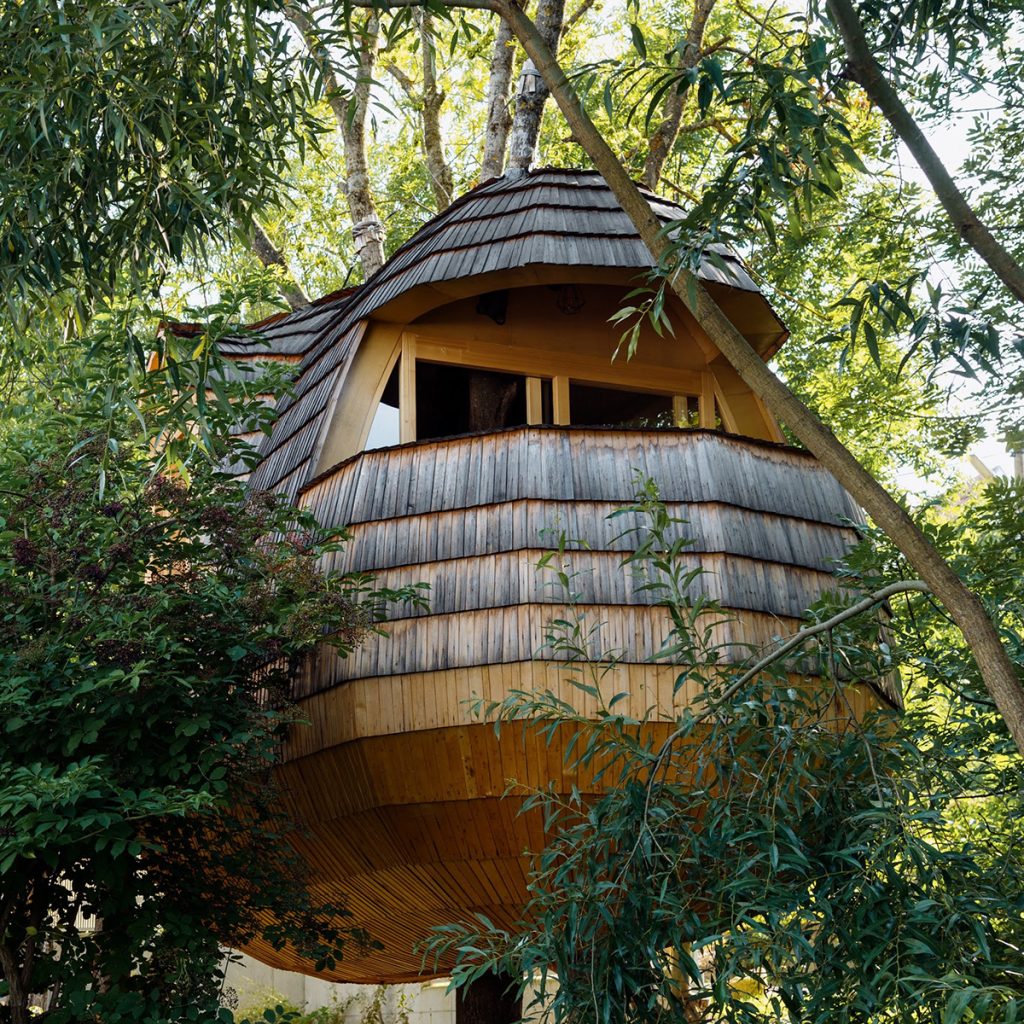 O căsuță în copac pentru copiii de toate vârstele