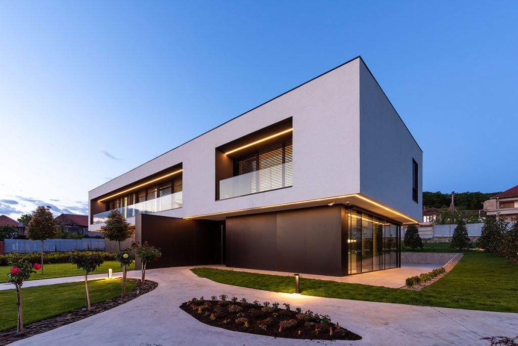 Minimalism monocrom. Casa IB