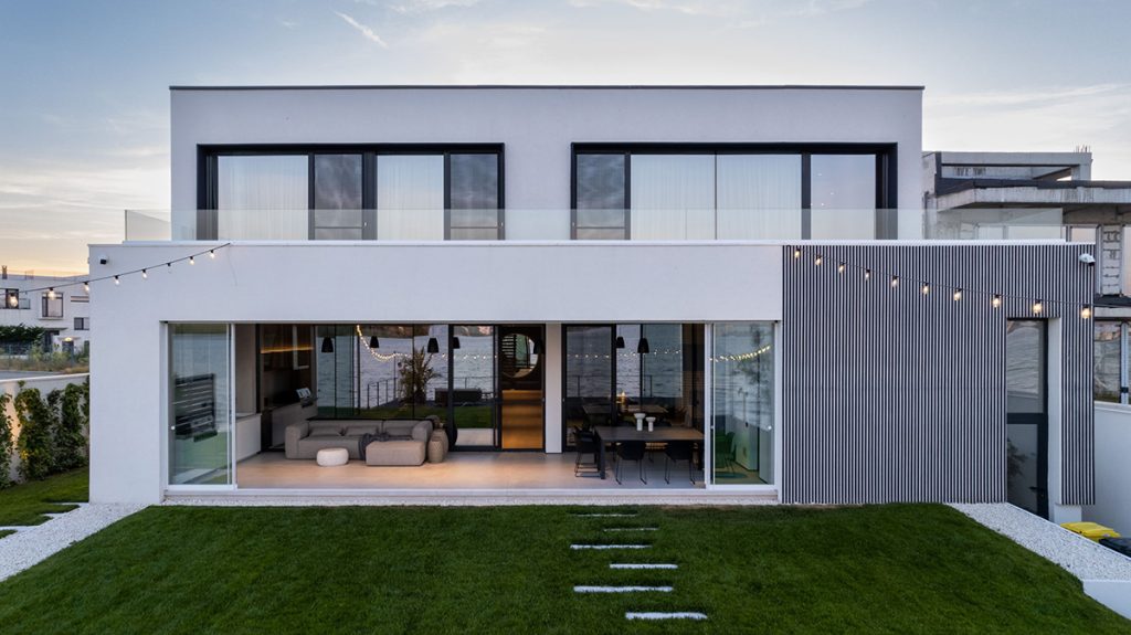 Elysian Lake House. Vilă minimalistă cu deschidere spre Lacul Siutghiol