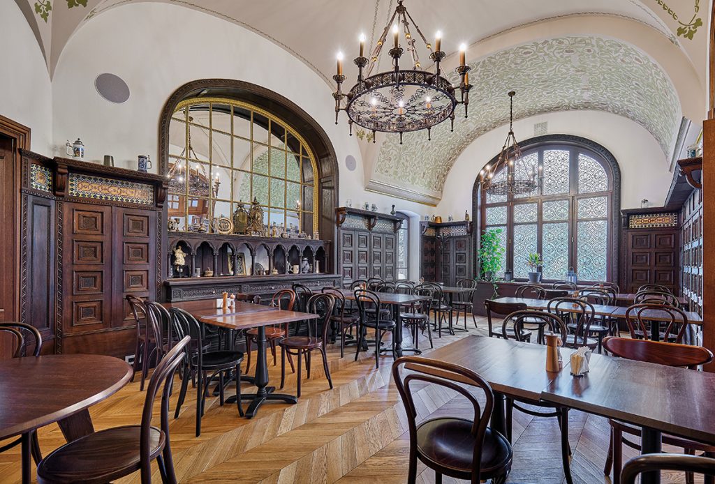 De la Casa Oprea Soare la Hanu’ Berarilor – ipostaze