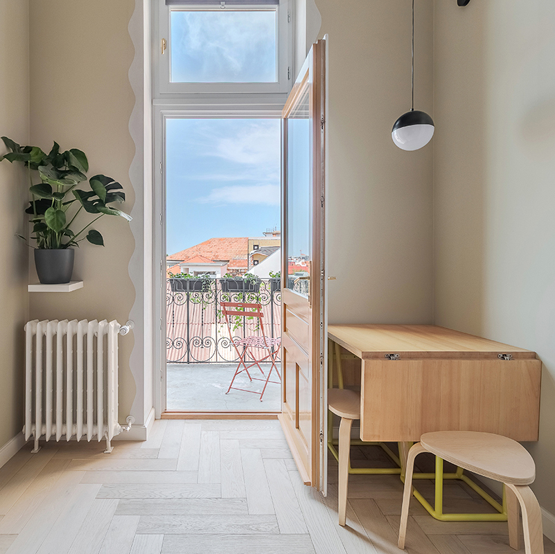 Design ingenios într-o clădire istorică.  Sunset Studio, Adorján Apartments, Oradea