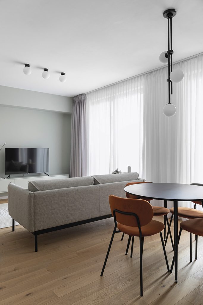 Interioare XS din România. Culoare și energie