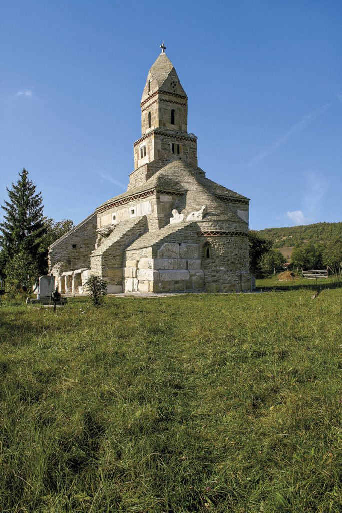 Uimitoarea biserică din Densuș