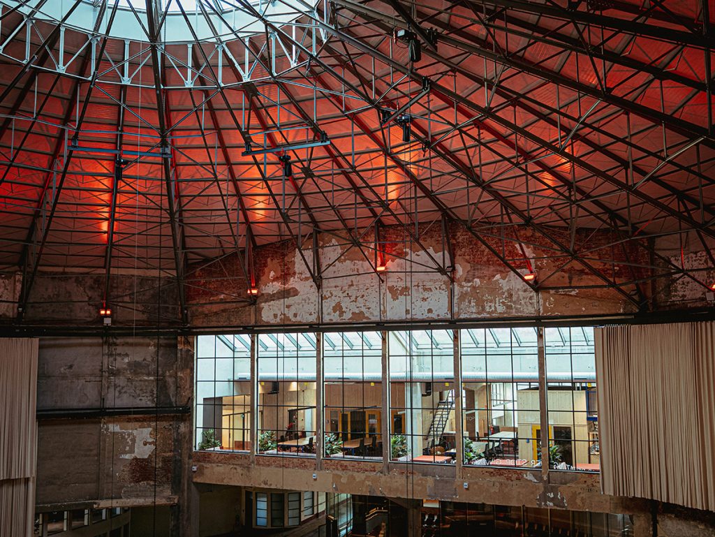 Un vechi circ transformat într-un dinamic hub urban. Wintercircus, Ghent, Belgia