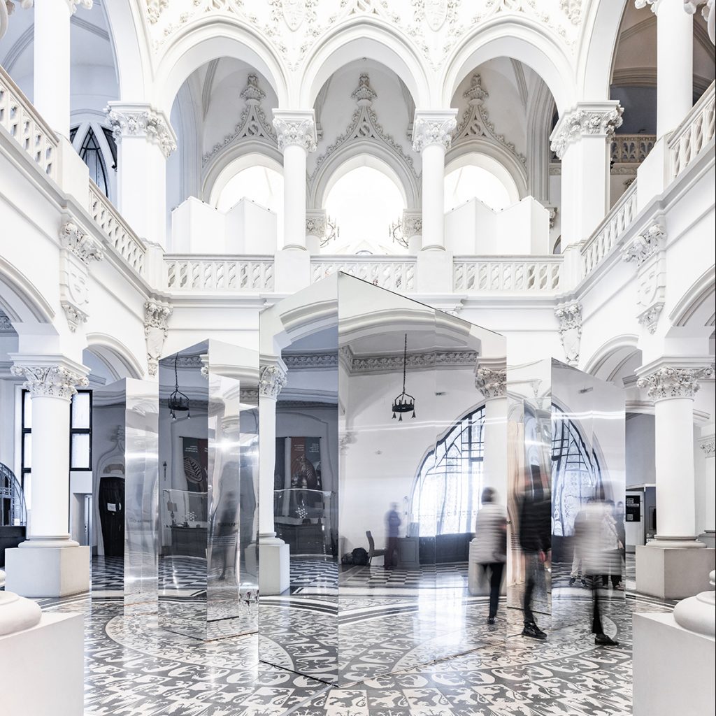 Un labirint de oglinzi. Pavilionul Wonderland din cadrul Romanian Creative Week 2023