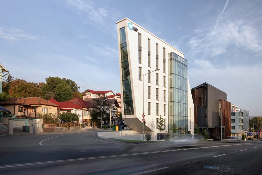 Contrapunct sculptural urban. Office Marina Properties, Cluj-Napoca