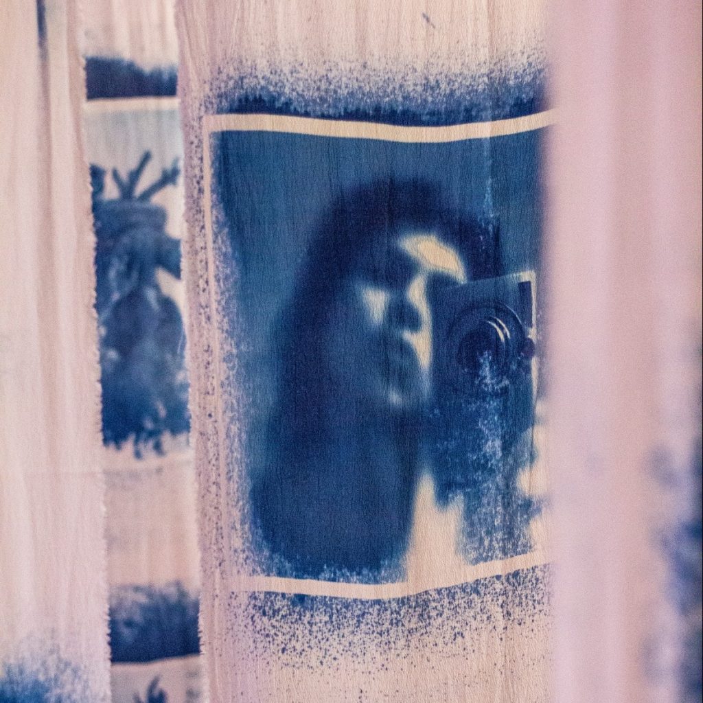 Rețeaua socială cu care poți interacționa în viața reală –  Share, Tag or Dye Again