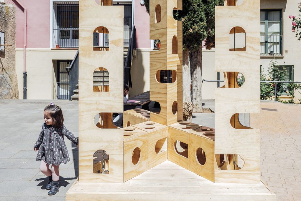 Dosar #215. „Spațiul public înseamnă schimb”: efemer și permanent cu SZCZ