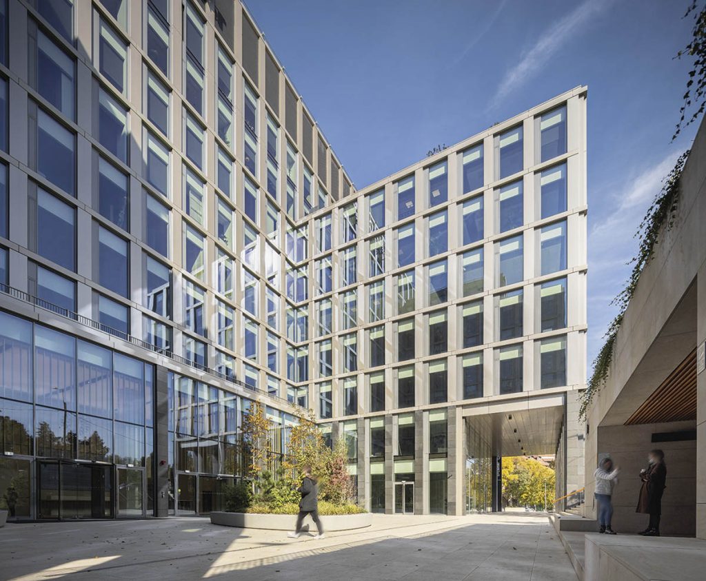 Suprapunere de volume: U Center Offices