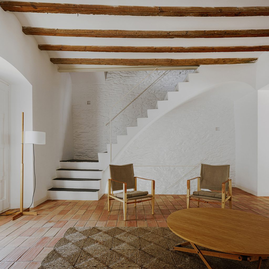 Vernacularul întâlnește soluțiile contemporane într-o veche casă de pescar din Cadaqués, Spania