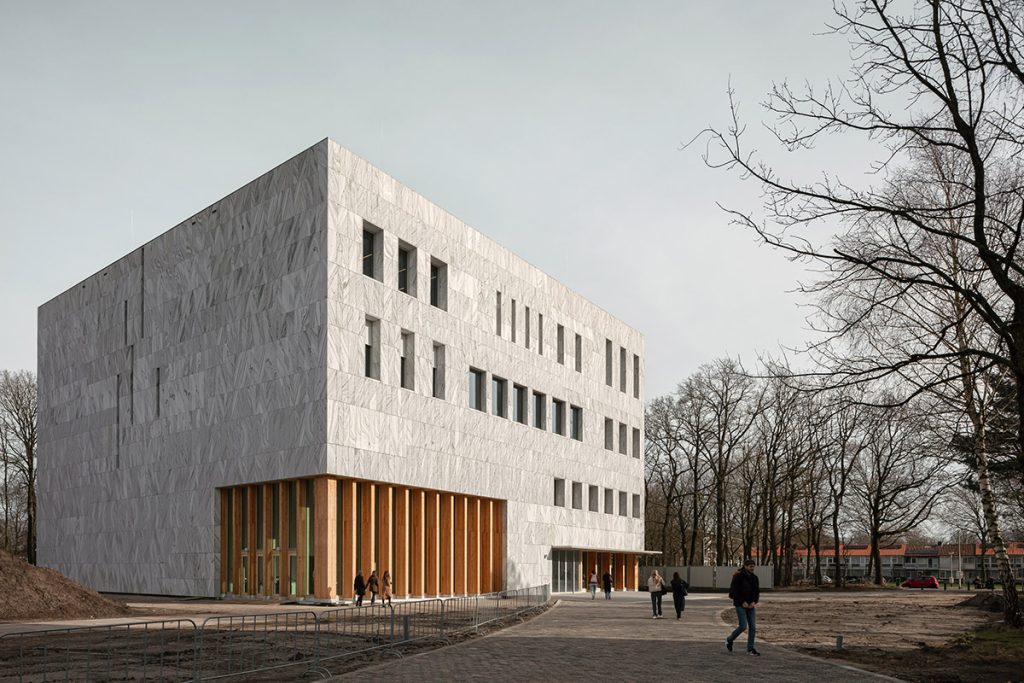 Clădirea Marga Klompé. Ecouri moderniste într-o arhitectură circulară din CLT