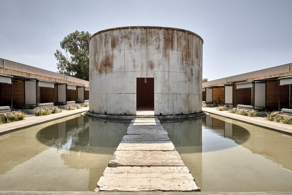 Estetica unei ruine vii. Hotel Dexamenes, Peloponez, Grecia