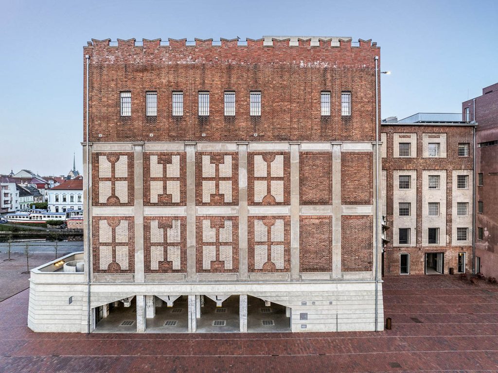 Uriașul blând sau povestea unui siloz