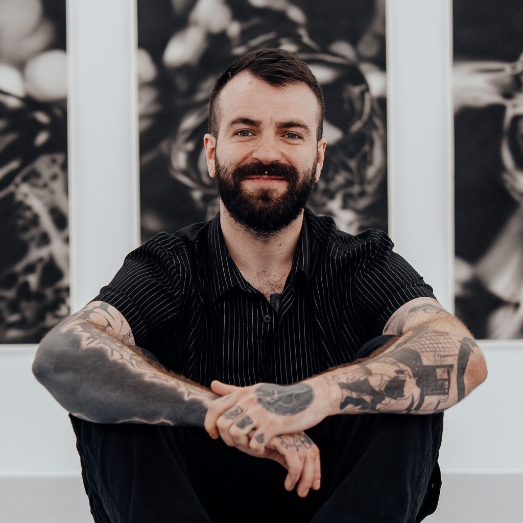 Interviu cu artistul Radu Pandele: „Pictura e forma finală a muncii mele. E suma tuturor delirurilor utile.”