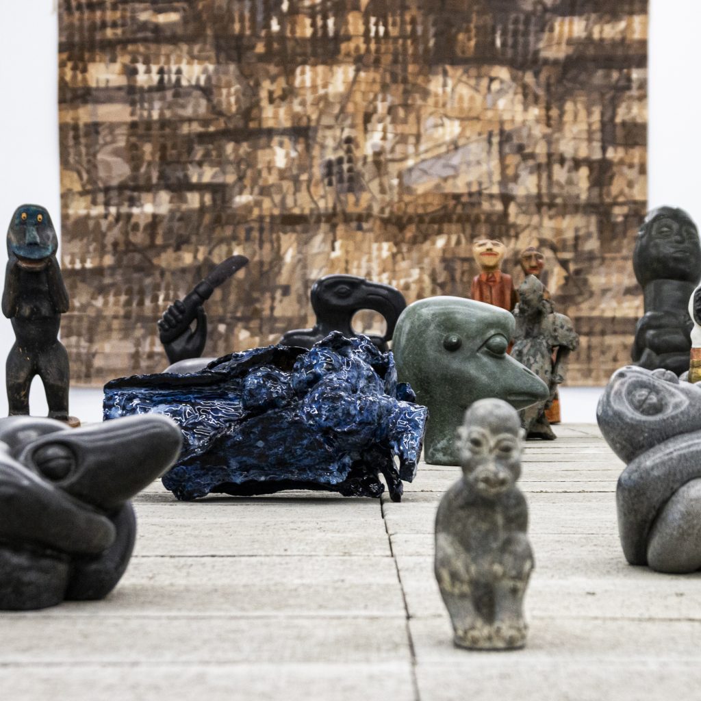 O expoziție cu încărcătură grea: „Have No Doubt of the Omnipotence of a Free People” la Galeria Catinca Tabacaru