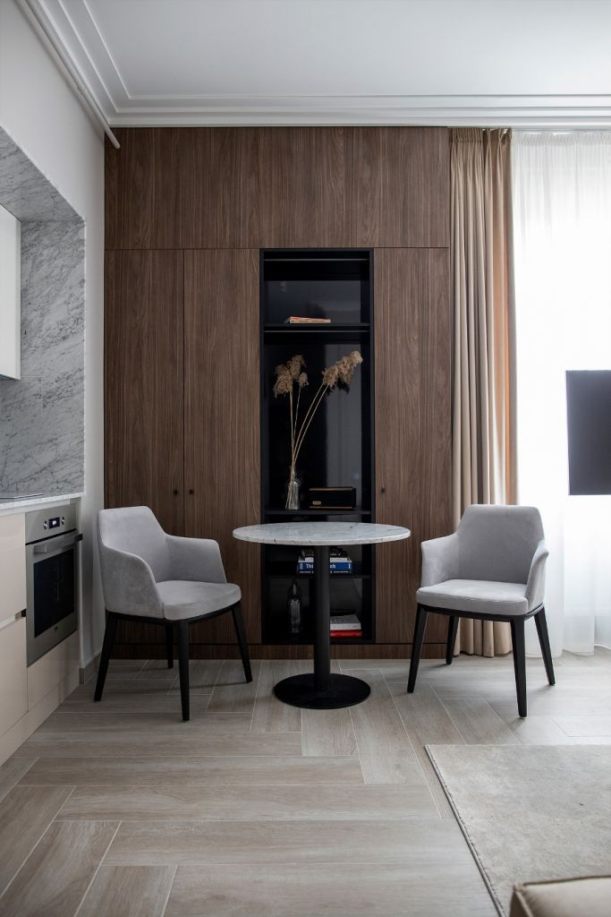 Echilibru bine dozat de clasic şi modern într-un apartament din Iaşi