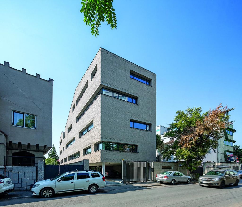 A Chameleonic Insertion – Office Building on Matei Voievod Street