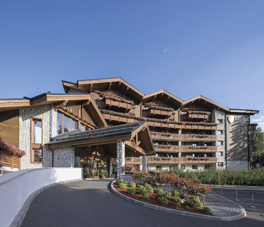 Ansamblul Hotelier Teleferic. Bogăție funcțională radială