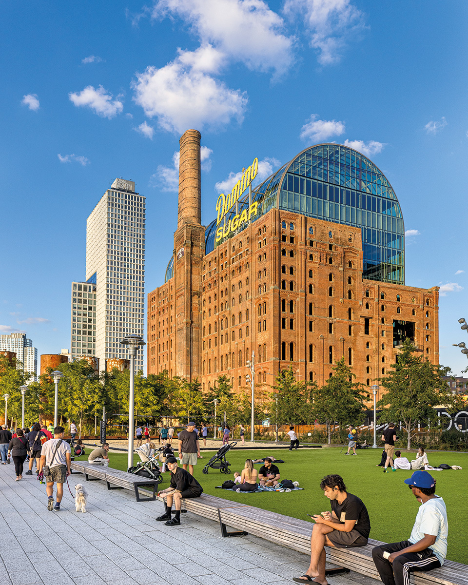 text1_15_The Refinery at Domino and activated Domino Park - photo by Max Touhey