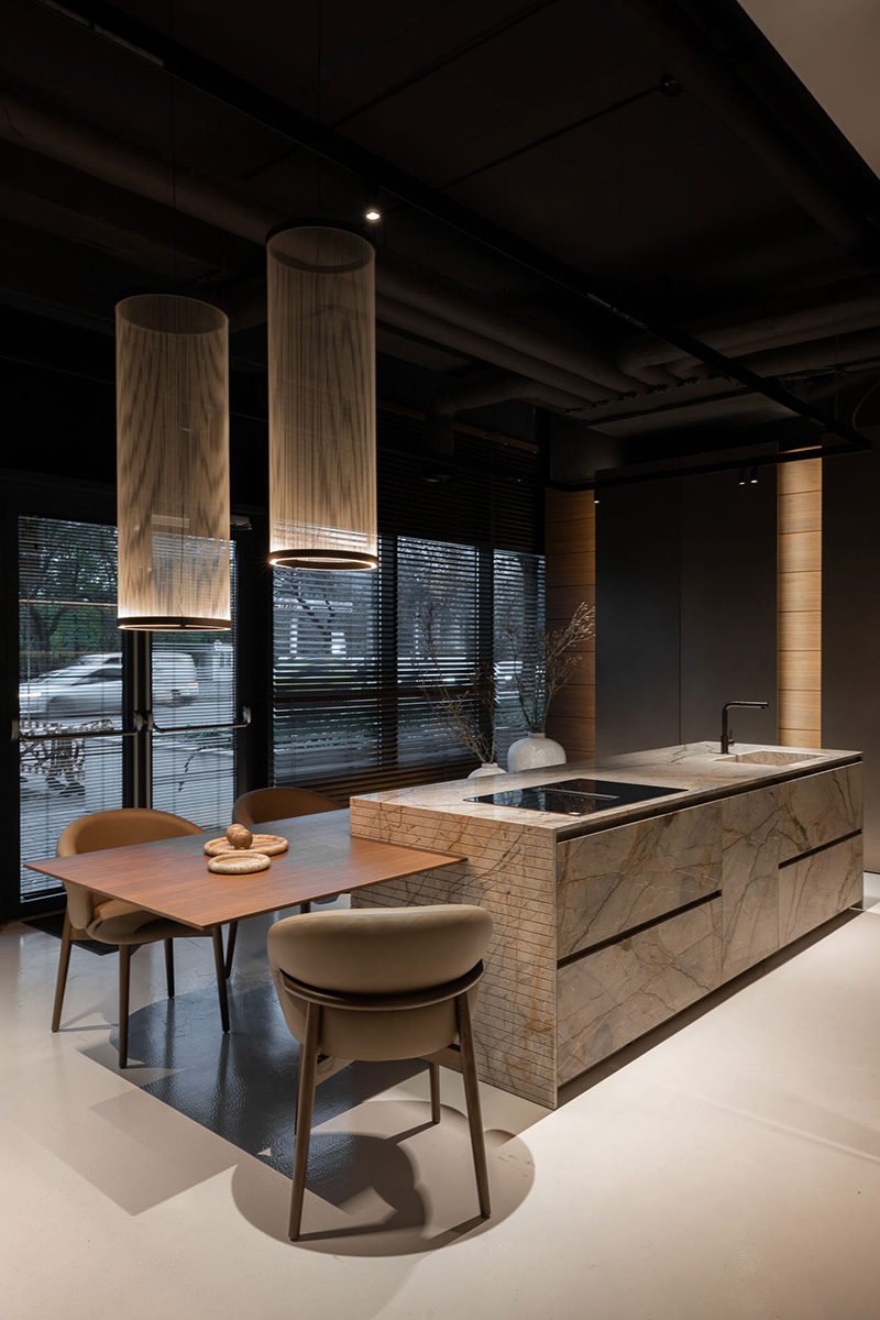 text1_Showroom Design Radar Bucharest18