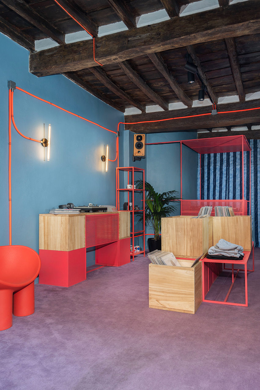 text_2_02_Sounds Familiar Store by STUDIOTAMAT ©Seven H. Zhang